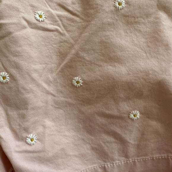 Old Navy mid-rise everyday shorts - Picture 2 of 3